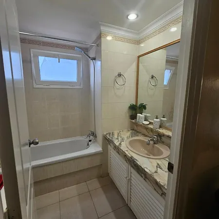 Away But Apartman *